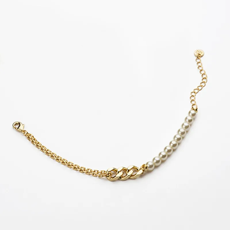 Bracciale A Due Fili In Catena In Brass Dorato Con Tre Anelli Groumette Centrali E Filo Di Perle Crema Da 6mm - Chiusura Di Tendenza